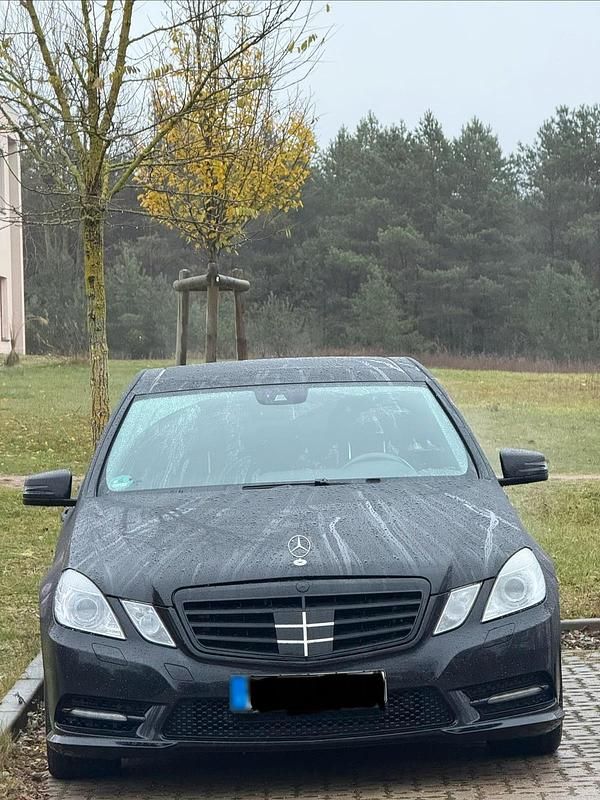 Gebraucht Mercedes E500 408 PS (300 kW) 2012 Schwarz Limousine