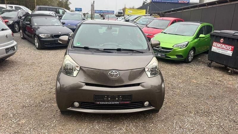 Braun Gebraucht 2010 Toyota iQ Basis Kleinwagen | 5.999 € (Fairer Preis) - Bild 1/4