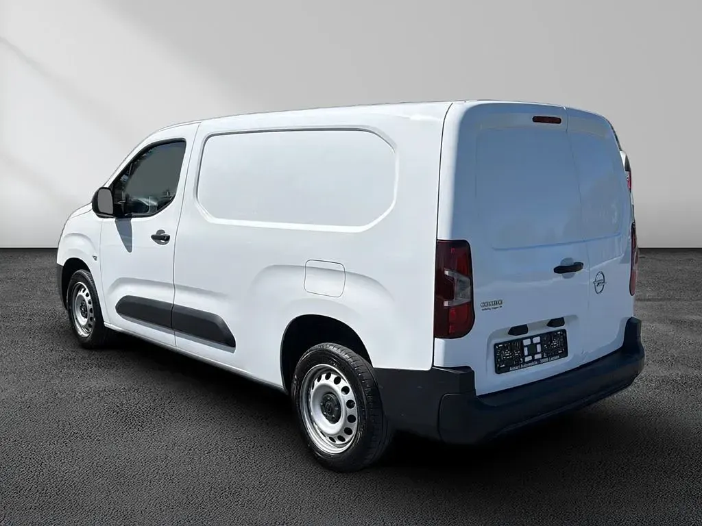 Używany Opel Combo Edition 110 KM (80 kW) 2022 Biały Minivan