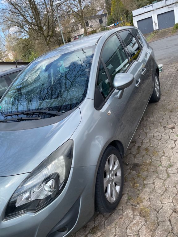 Grau Gebraucht 2011 Opel Meriva Color Edition Van / Kleinbus | 4.500 € (Fairer Preis) - Bild 1/4