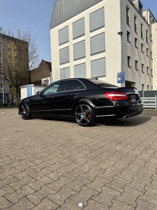 Gebraucht Mercedes E350 Avantgarde 272 PS (200 kW) 2009 Schwarz Limousine