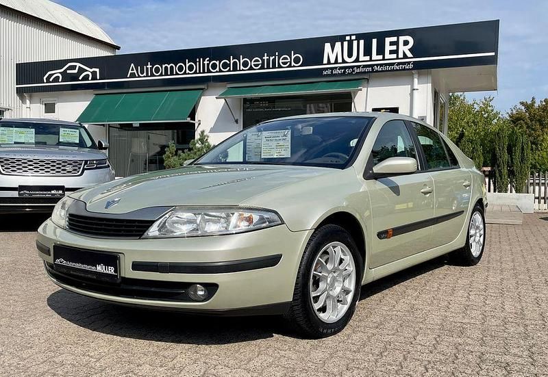 Grün Gebraucht 2002 Renault Laguna II Expression Limousine | 1.450 € (Fairer Preis) - Bild 1/4
