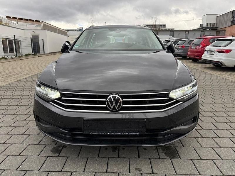 Gebraucht VW Passat 150 PS (110 kW) 2022 Grau Kombi