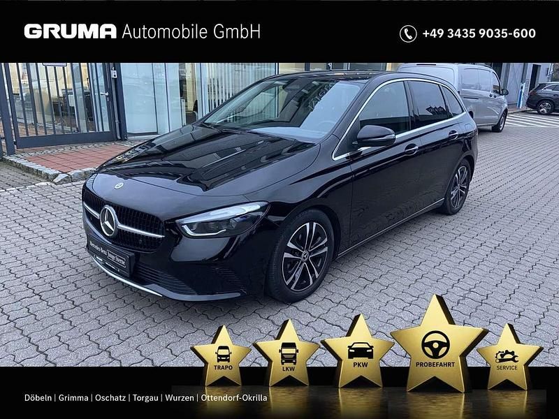 Unilack nachtschwarz Gebraucht 2023 Mercedes B180 Van / Kleinbus | 28.730 € (Etwas zu teuer) - Bild 1/4