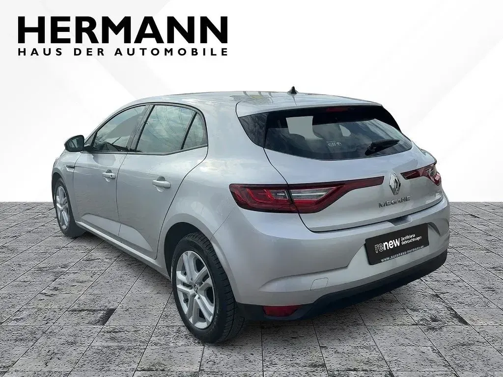 Używany Renault Mégane Life 101 KM (74 kW) 2019 Szary Sedan/Limuzyna