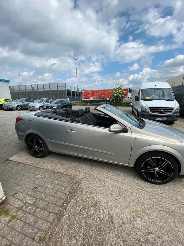 Grau Gebraucht 2007 Opel Astra Cabriolet Edition Cabrio | 3.450 € - Bild 1/4