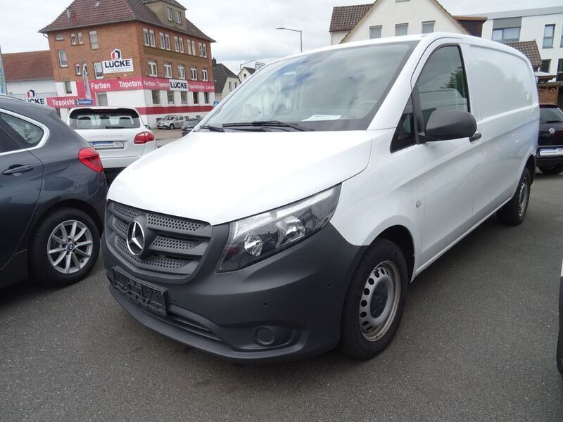Weiß Gebraucht 2021 Mercedes Vito Van / Kleinbus | 13.000 € (Fairer Preis) - Bild 1/2