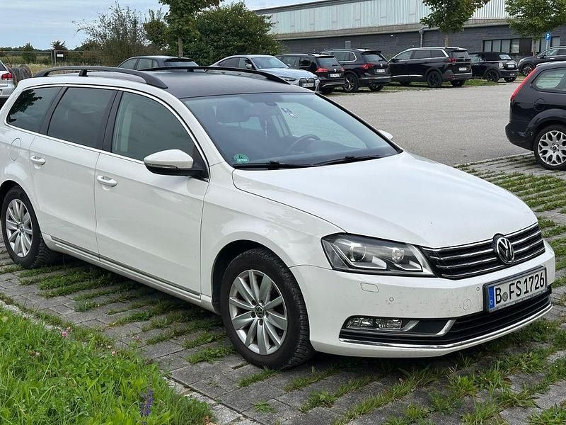 Weiß Gebraucht 2012 VW Passat Comfortline Kombi | 8.200 € (Fairer Preis) - Bild 1/4