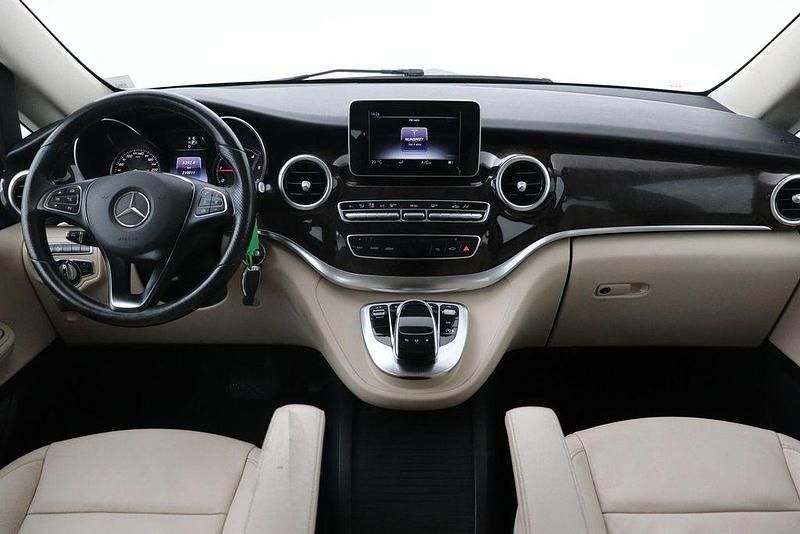 Gebraucht Mercedes V220 Avantgarde Edition 163 PS (119 kW) 2015 Grau Van / Kleinbus