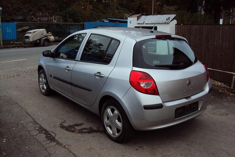 Silber Gebraucht 2009 Renault Clio III Extreme Limousine | 1.600 € (Guter Preis) - Bild 1/4