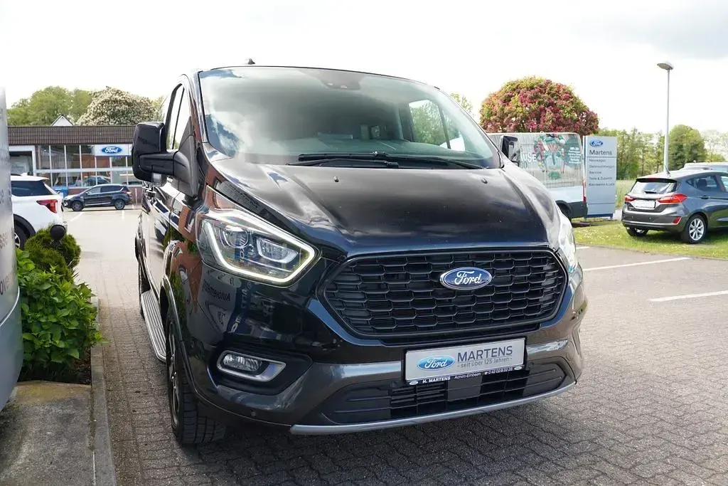 Gebraucht Ford Tourneo Active 185 PS (136 kW) 2021 Obsidianschwarz metallic Van / Kleinbus
