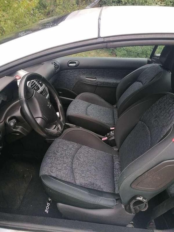Gebraucht Peugeot 206 CC Quiksilver 109 PS (80 kW) 2006 Silber Cabrio
