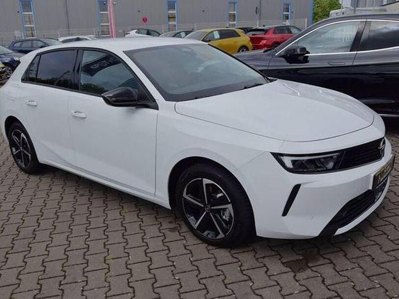 Gebraucht Opel Astra Edition 110 PS (80 kW) 2024 Arktisweiß Limousine