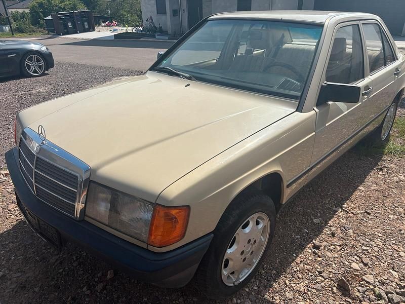 Usata Mercedes 190 1984 Beige Berlina