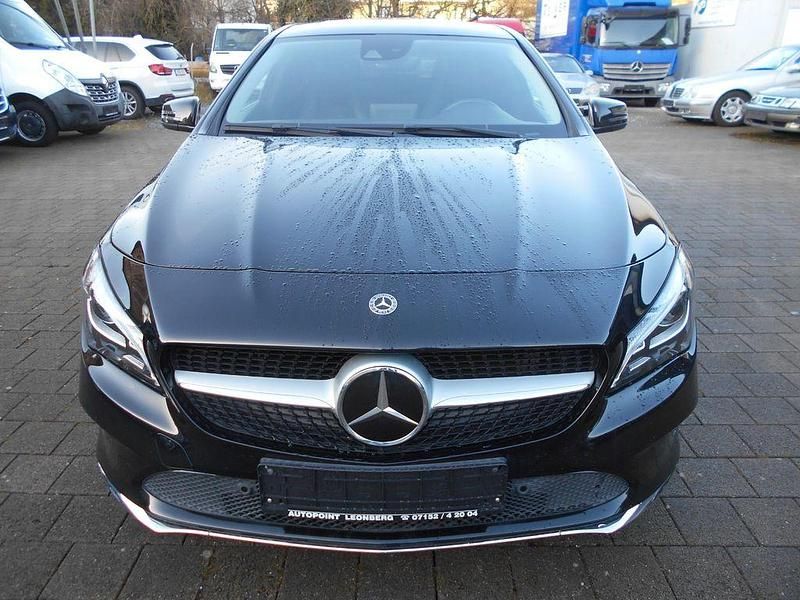 Gebraucht Mercedes CLA220 184 PS (135 kW) 2018 Kosmosschwarz Limousine