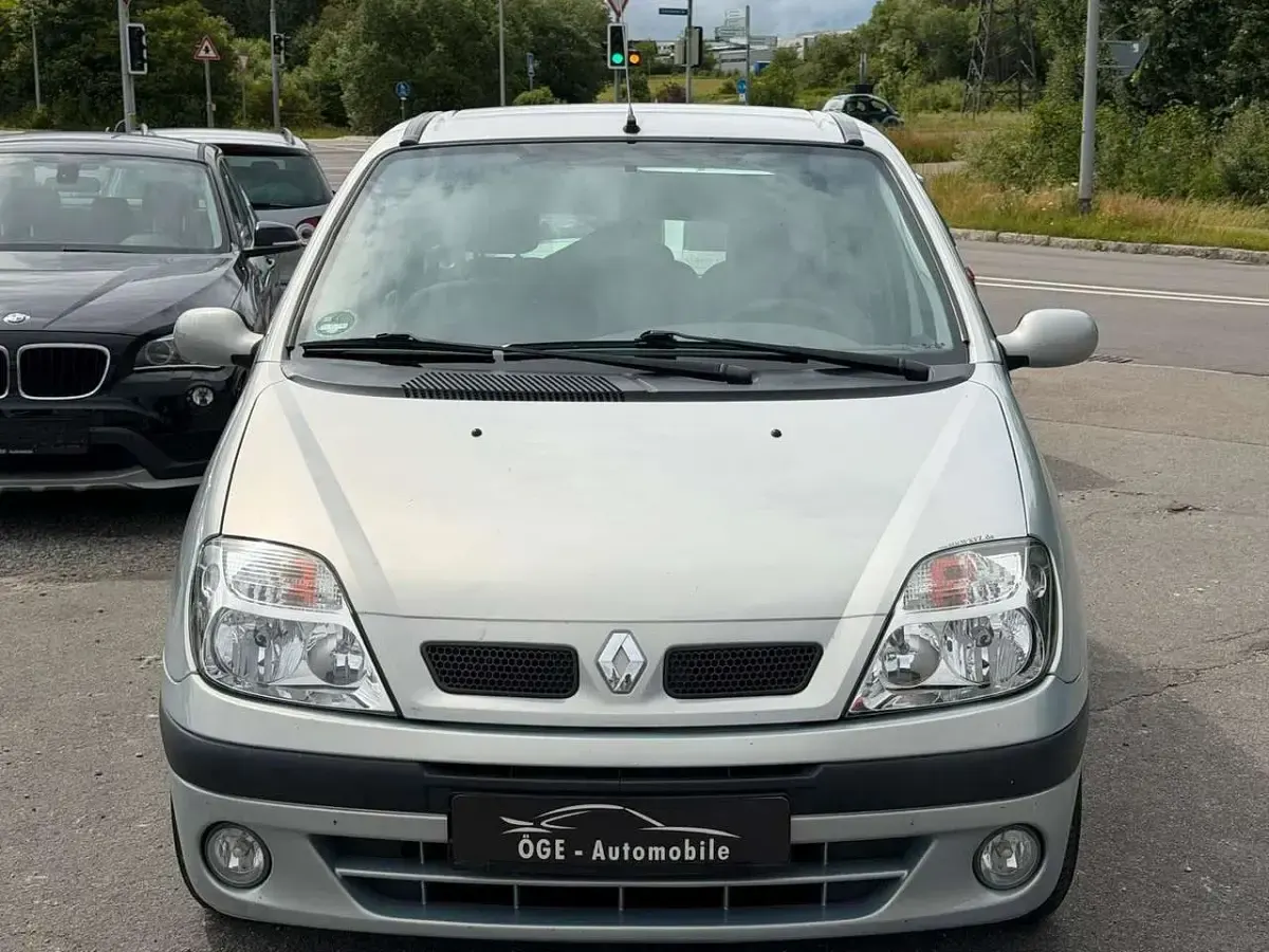Gebraucht Renault Mégane 107 PS (78 kW) 2001 Silber Limousine