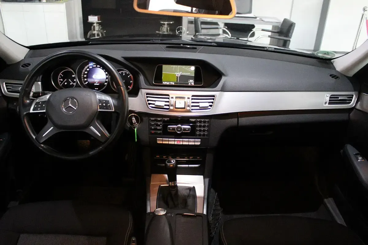 Gebraucht Mercedes E250 204 PS (150 kW) 2013 Blau Kombi