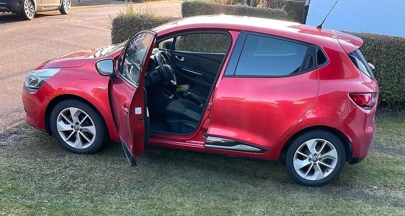 Rot Gebraucht 2015 Renault Clio IV LIMITED Kleinwagen | 6.400 € (Guter Preis) - Bild 1/4