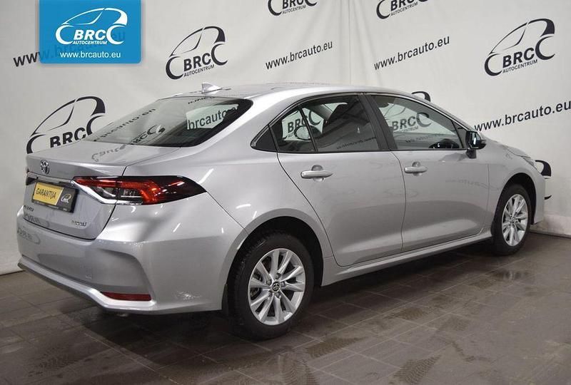 Gebraucht Toyota Corolla Hybrid 98 PS (72 kW) 2024 Silber Limousine