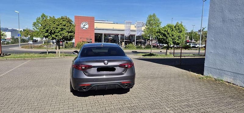 Gebraucht Alfa Romeo Giulia Super 179 PS (131 kW) 2016 Grau Limousine