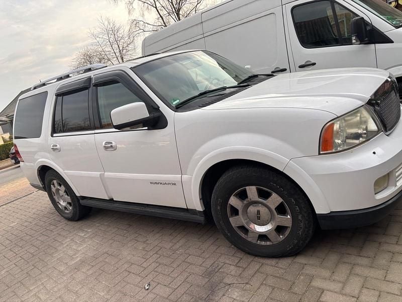 Weiß Gebraucht 2008 Lincoln Navigator SUV | 11.000 € - Bild 1/4