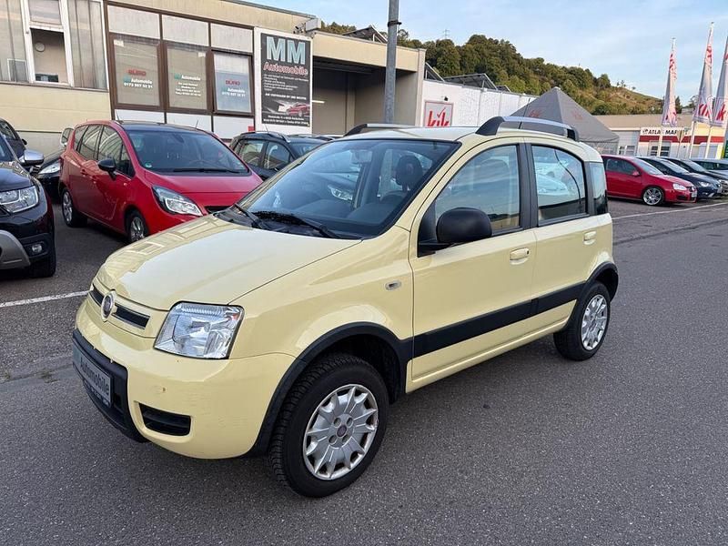 Gelb Gebraucht 2011 Fiat Panda 4x4 Climbing Kleinwagen | 5.890 € (Teuer) - Bild 1/4