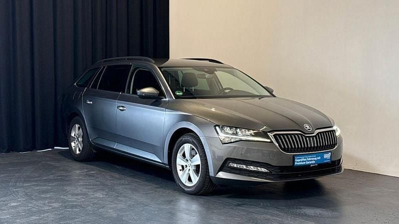 Grau Gebraucht 2022 Skoda Superb Ambition Kombi | 18.690 € (Fairer Preis) - Bild 1/4