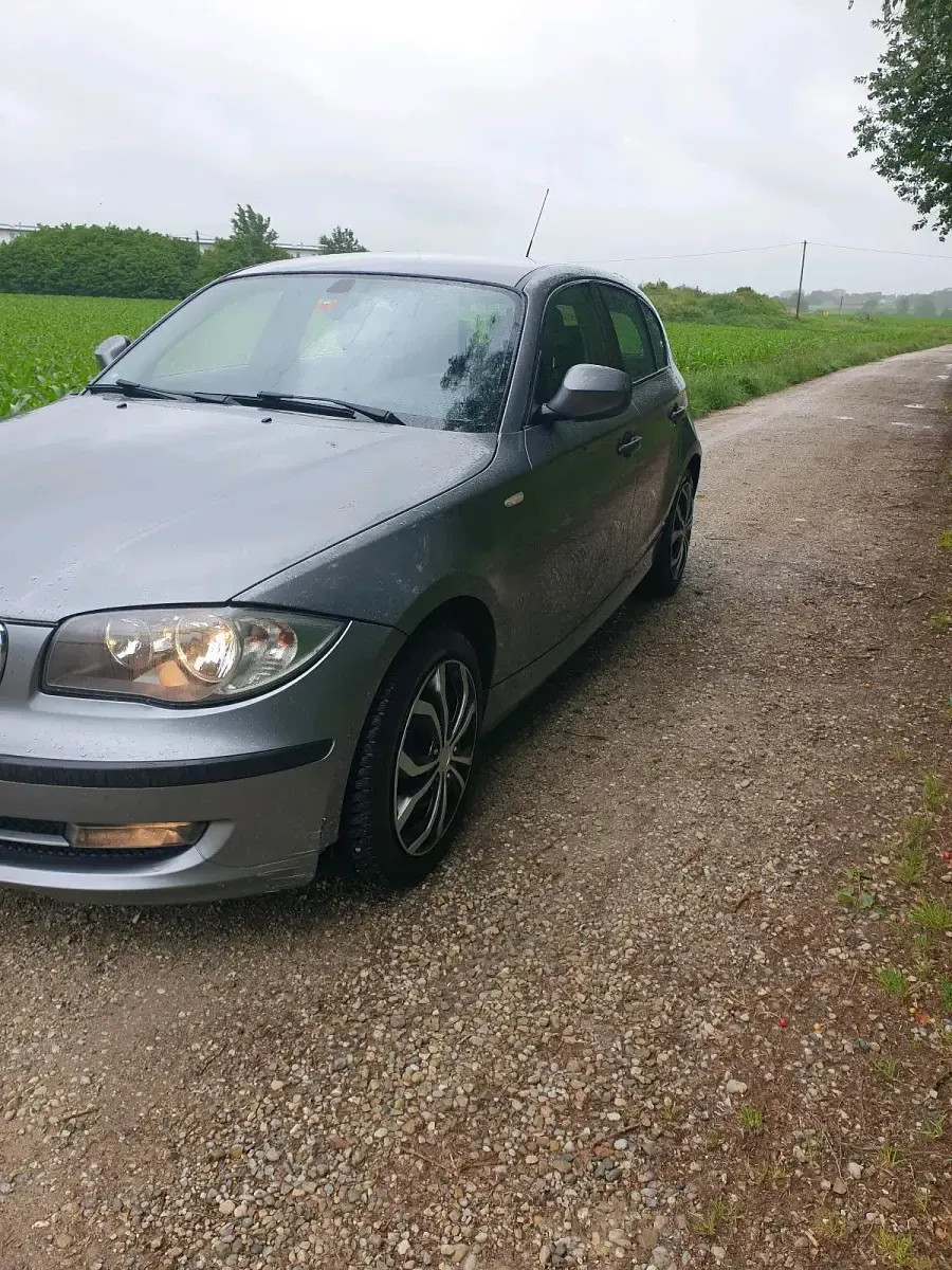 Gebraucht BMW 118 142 PS (104 kW) 2010 Grau Kleinwagen