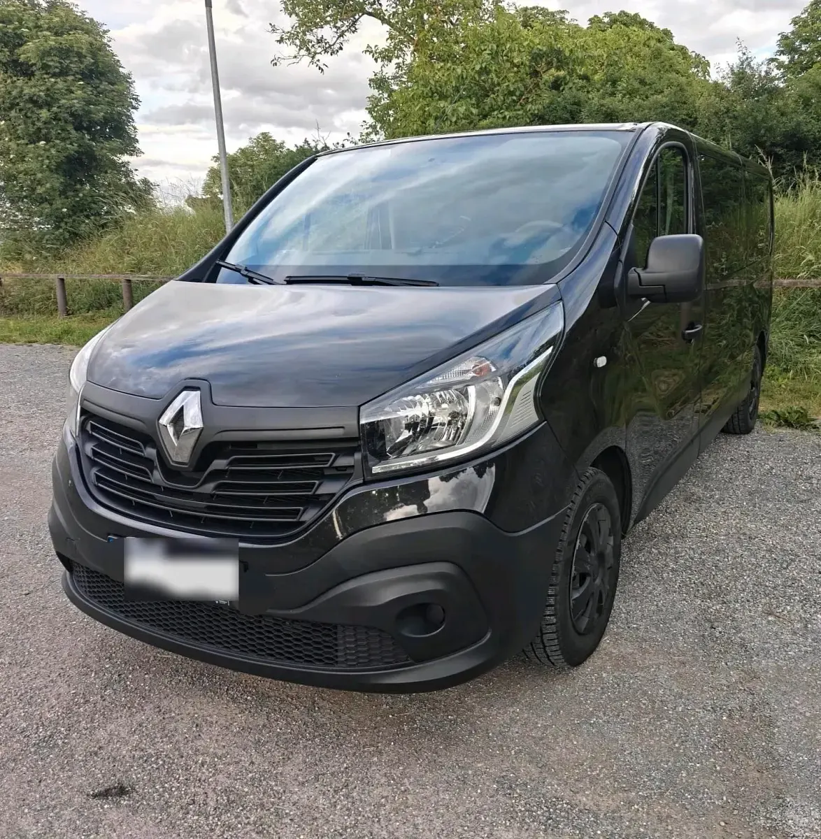 Gebraucht Renault Trafic Expression 95 PS (69 kW) 2016 Schwarz Van / Kleinbus