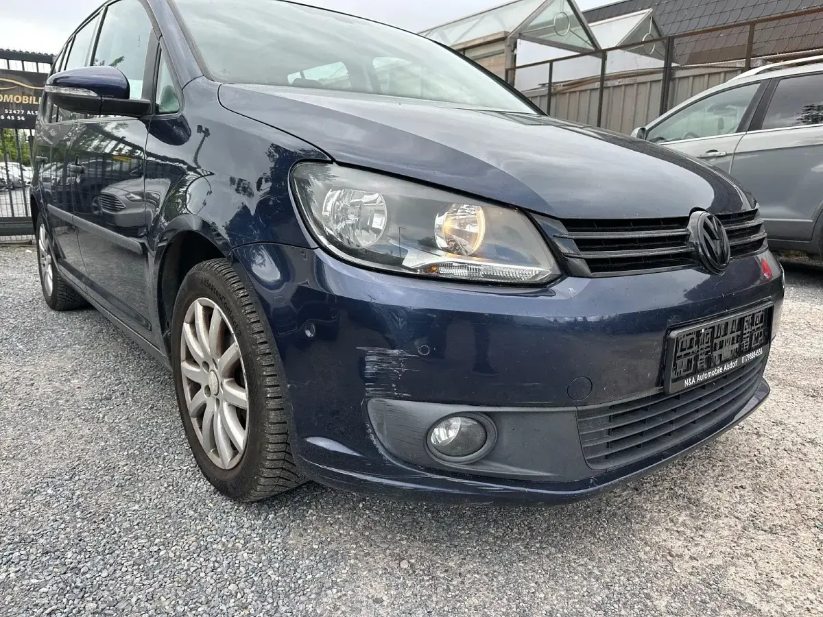 Gebraucht VW Touran Trendline 105 PS (77 kW) 2012 Blau Van / Kleinbus