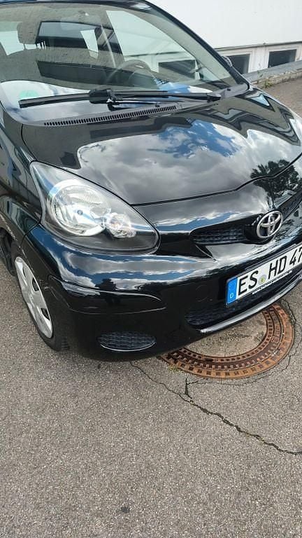 Schwarz Gebraucht 2009 Toyota Aygo City Kleinwagen | 3.750 € (Etwas zu teuer) - Bild 1/4