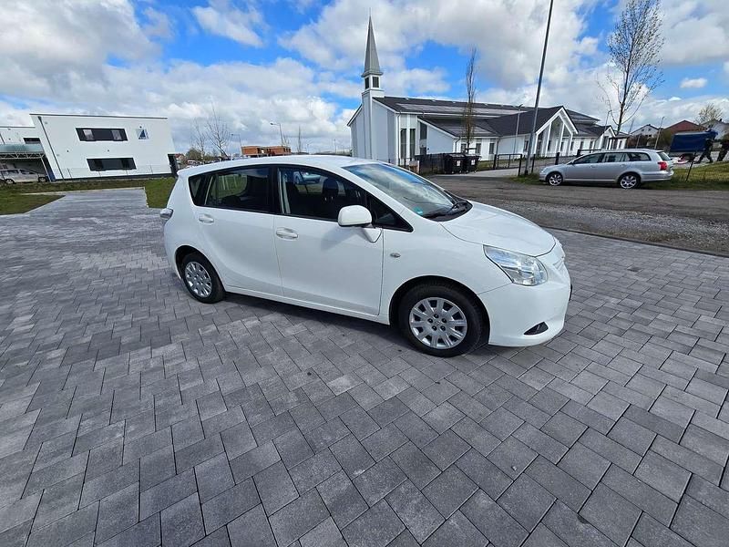 Gebraucht Toyota Verso Life 147 PS (108 kW) 2009 Super white 2 Van / Kleinbus