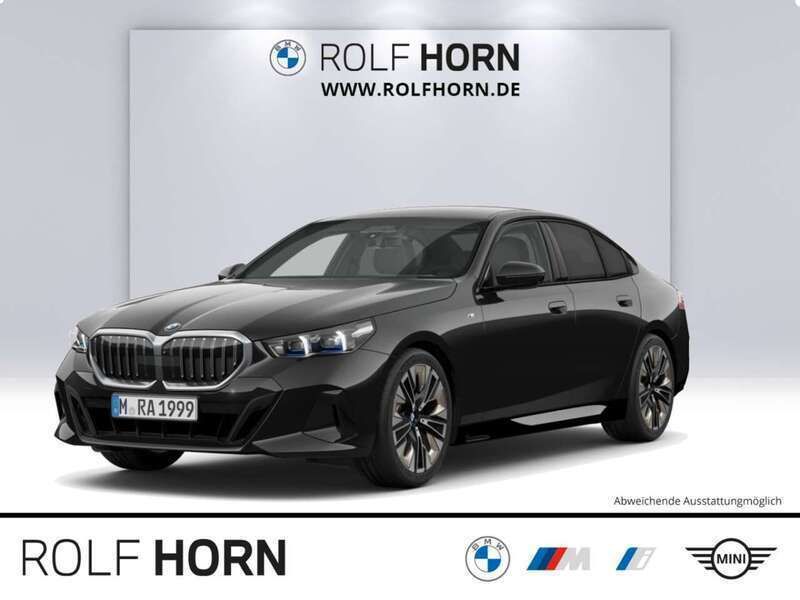 Saphirschwarz metallic Gebraucht 2024 BMW 520 M Sport Limousine | 53.530 € (Fairer Preis) - Bild 1/4