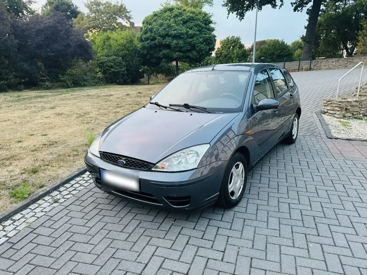 Gebraucht Ford Focus 100 PS (73 kW) 2004 Grau Kleinwagen