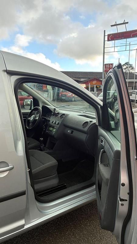 Gebraucht VW Caddy Trendline 102 PS (75 kW) 2013 Silber Van / Kleinbus
