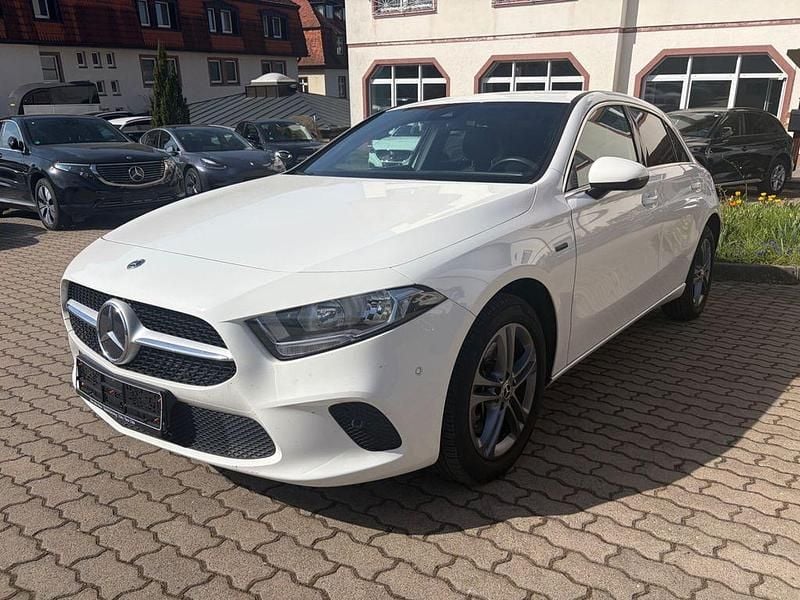 Gebraucht Mercedes A250 218 PS (160 kW) 2020 Weiß Limousine