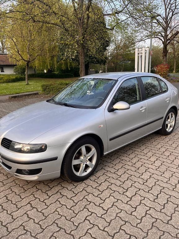 Second-hand Seat Leon 105 CP (77 kW) 2004 Argintiu Hatchback