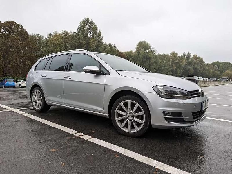 Silber Gebraucht 2016 VW Golf VII Highline Kombi | 10.000 € (Etwas zu teuer) - Bild 1/4