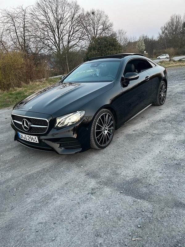 Schwarz Gebraucht 2017 Mercedes E300 Coupé | 34.799 € (Teuer) - Bild 1/4