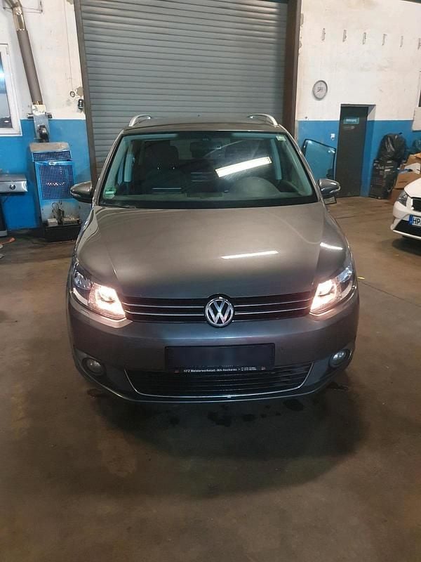 Gebraucht VW Touran Cup 105 PS (77 kW) 2014 Grau Van / Kleinbus