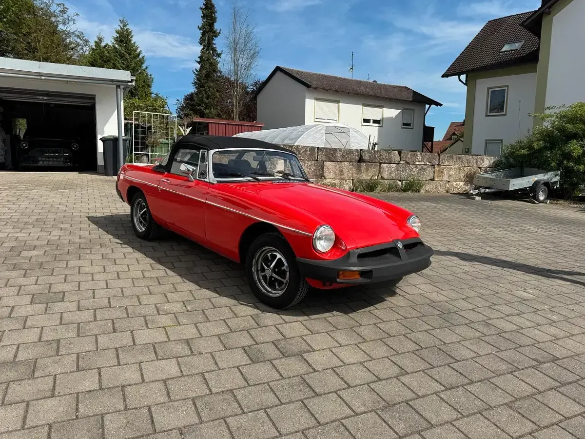 Käytetty MG B 95 HP (69 kW) 1976 Punainen Avoauto