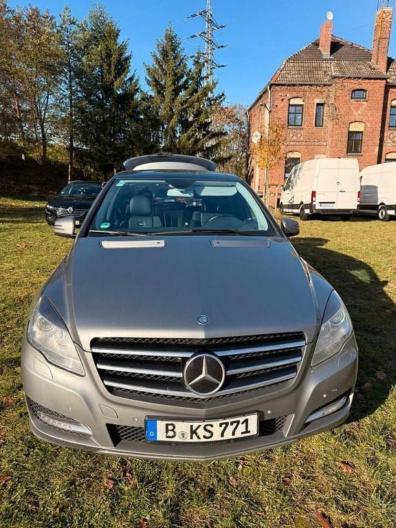 Silber Gebraucht 2013 Mercedes R500 Van / Kleinbus | 18.000 € (Teuer) - Bild 1/4