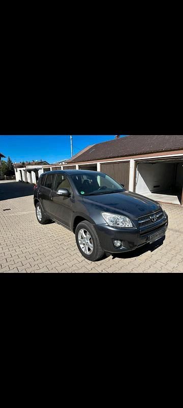 Grau Gebraucht 2010 Toyota RAV4 SUV | 9.500 € (Etwas zu teuer) - Bild 1/4
