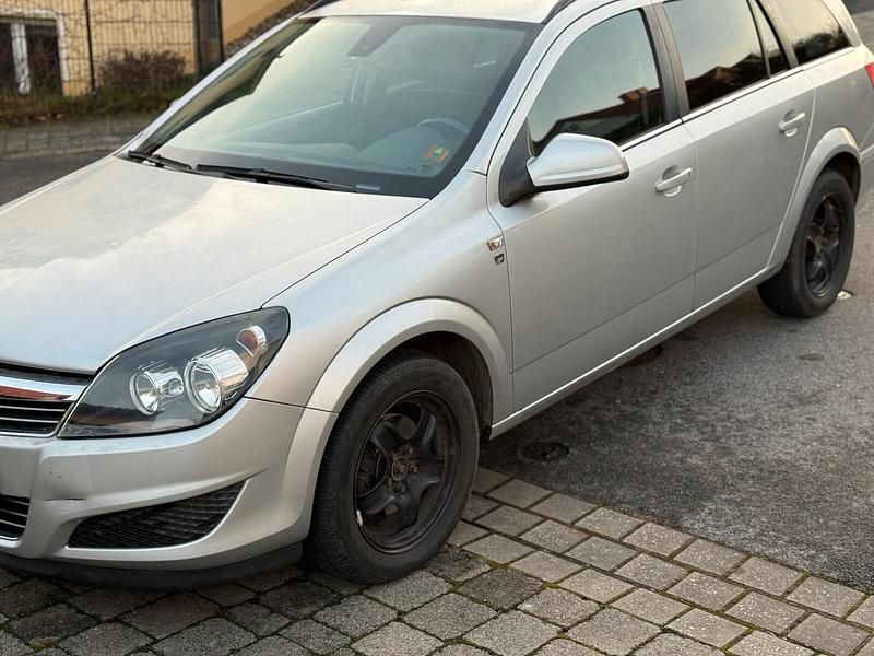 Silber Gebraucht 2010 Opel Astra Kombi | 2.300 € (Superpreis) - Bild 1/4