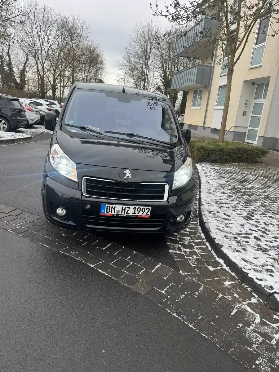 Gebraucht Peugeot TePee 162 PS (119 kW) 2012 Schwarz Van / Kleinbus