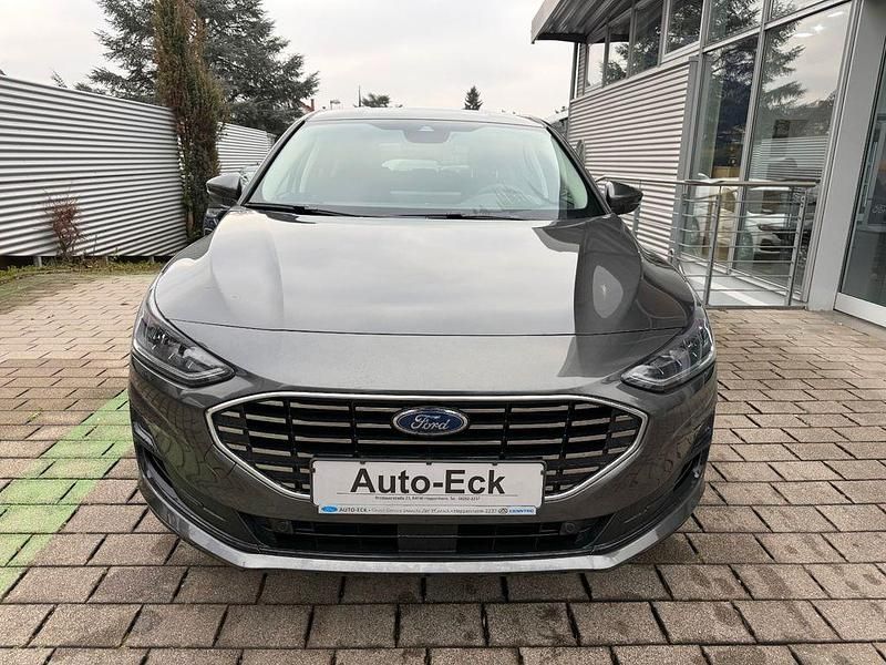 Neu Ford Focus Titanium 155 PS (114 kW) 2026 Grau Limousine