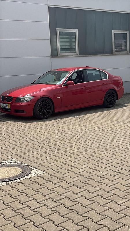 Rot Gebraucht 2008 BMW 330 Limousine | 7.600 € (Guter Preis) - Bild 1/1