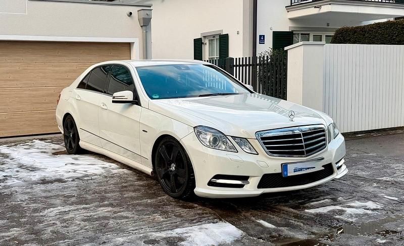 Gebraucht Mercedes E350 AMG 330 PS (242 kW) 2012 Weiß Limousine