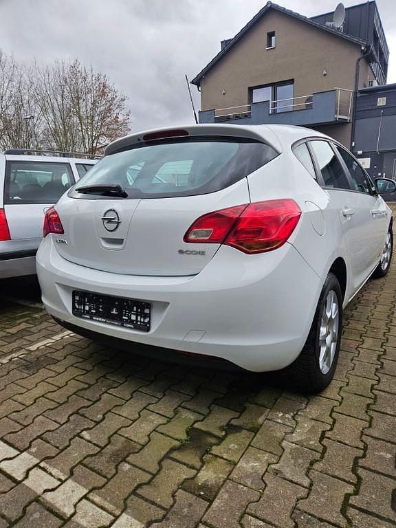 Gebraucht Opel Astra Design Edition 87 PS (63 kW) 2012 Weiß Limousine