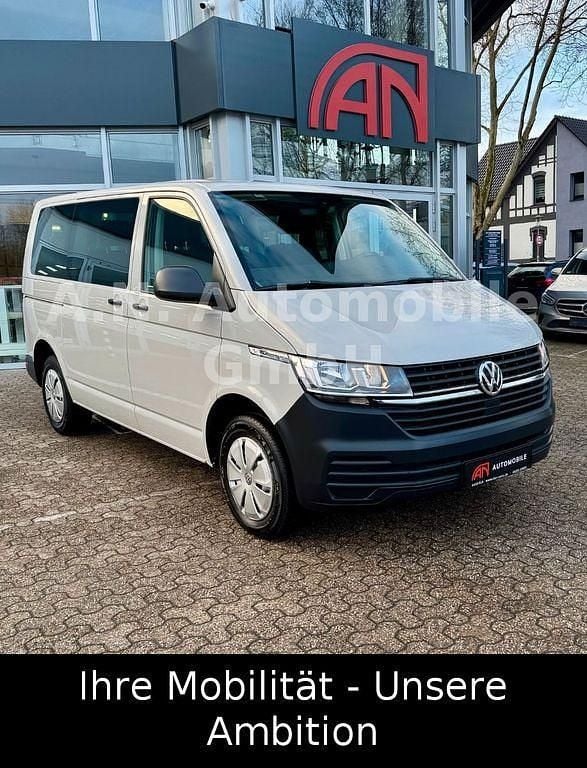 Grau Gebraucht 2022 VW Caravelle Trendline Van / Kleinbus | 23.490 € (Teuer) - Bild 1/4